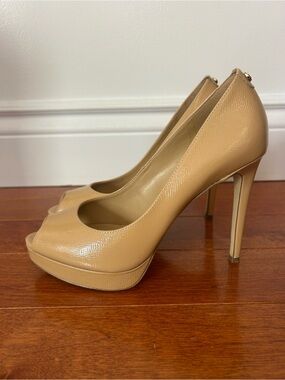 Gorgeous Michael Kors Nude/Beige Peep-Toe Platform Pumps❤️7